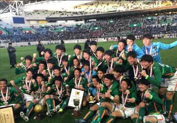 中日韩同为东亚人种，目前足球水平差距这么大，为什么？