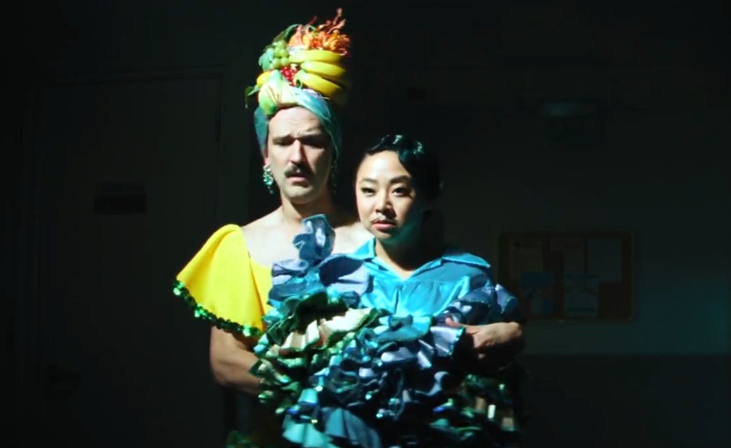 瞬息全宇宙——美国亚裔版的你好，李焕英