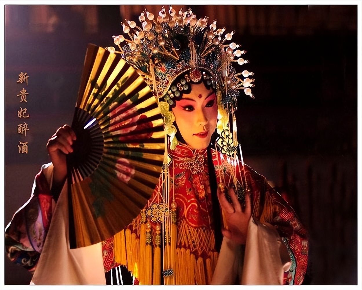 李玉刚一人分饰两角贵妃醉酒,李玉刚贵妃醉酒及个人资料