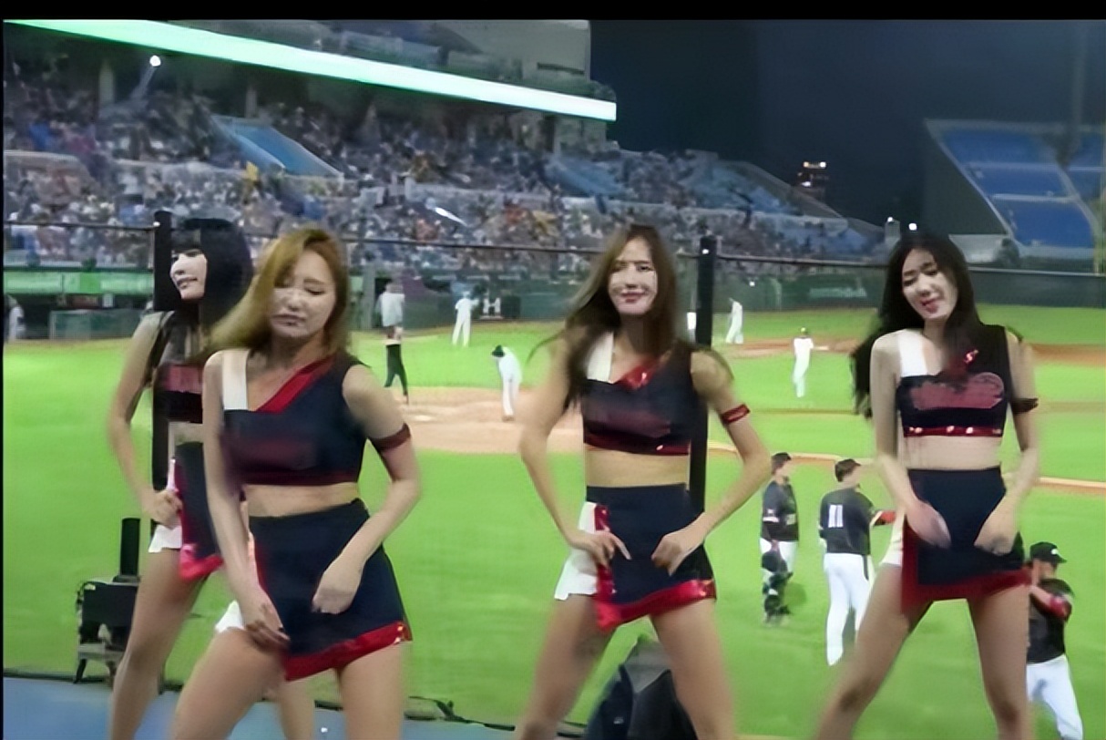 世界杯啦啦队惊艳全场,世界杯啦啦队都是用什么来助阵的