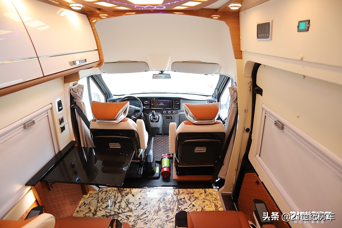 福特商务旅游一体的豪华房车,福特黑骑士商旅两用房车