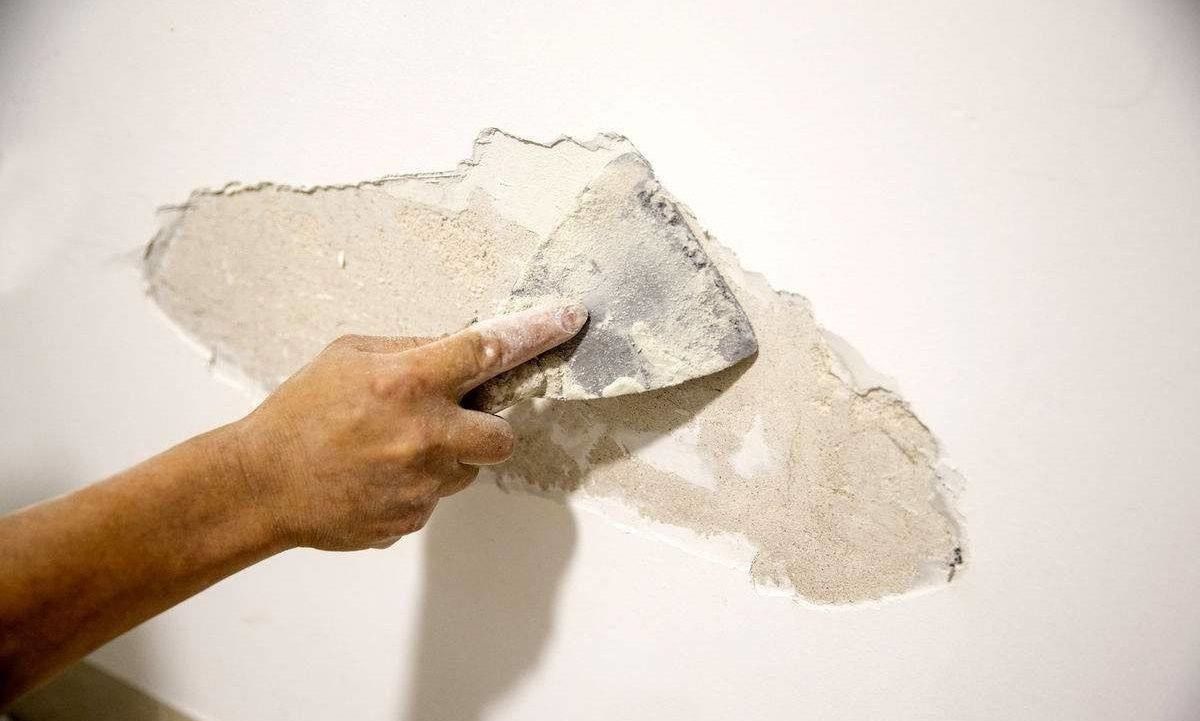 墙壁发黑发霉严重怎样处理掉,墙壁发霉变黑直接刷白可以吗