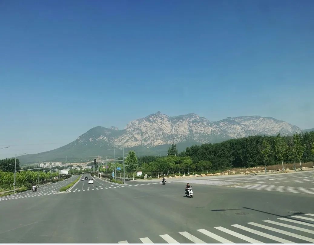 20230513嵩山月亮坡四号线溜腿，旁边的小山脊又出意外了