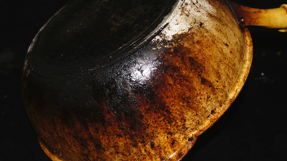 家里锅底黑垢难清除有什么好办法,不锈钢锅怎么清洗锅底污渍