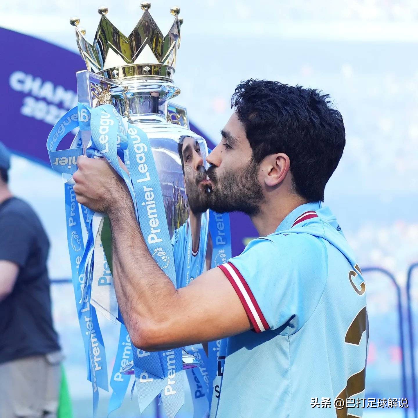 阿森纳通过双后腰对付曼城的方式,曼城将对阵阿森纳曼城首发