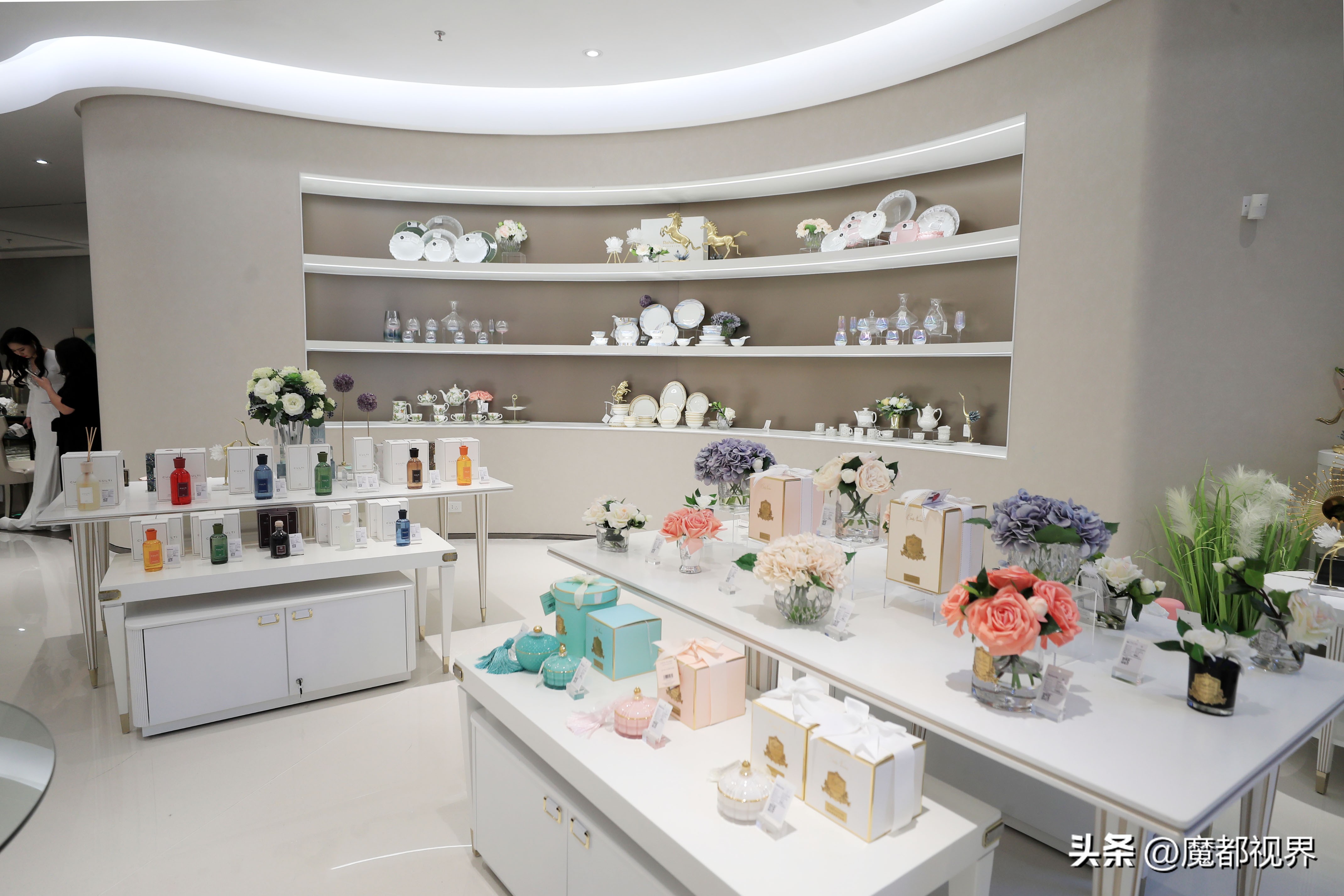 深耕上海市场美克美家又开新店携手艺术家打造“家居收藏品”