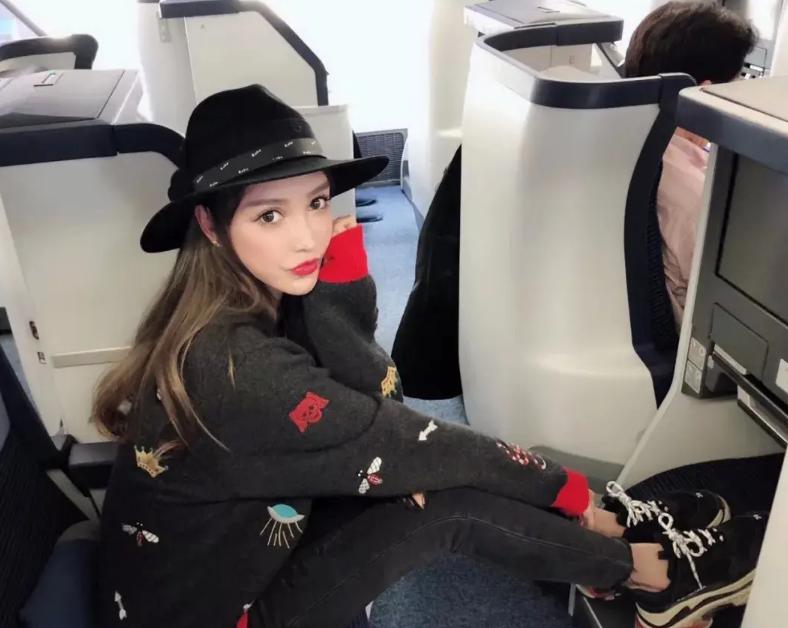 85后沈阳女孩花400万，整容超300次，直言：和父母断绝关系也不怕