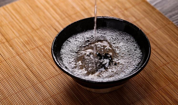 超市买酒安全,买白酒去超市还是去店里送人