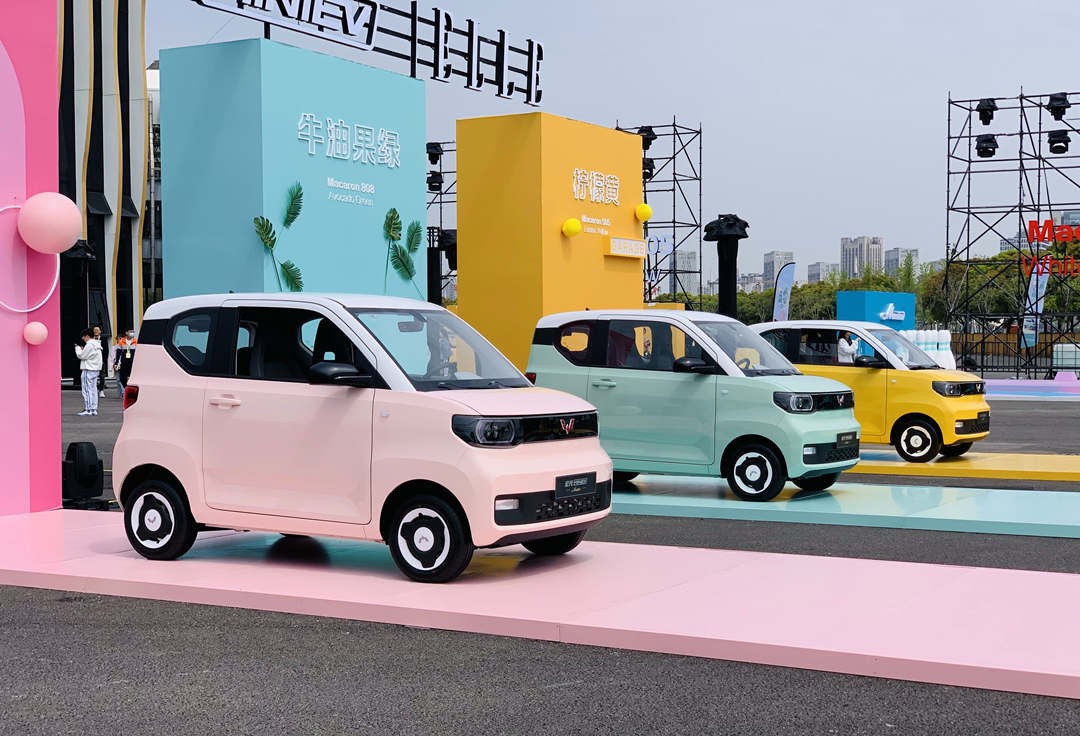 五菱宏光miniev和长安奔奔哪个好,长安lumin和五菱宏光miniev