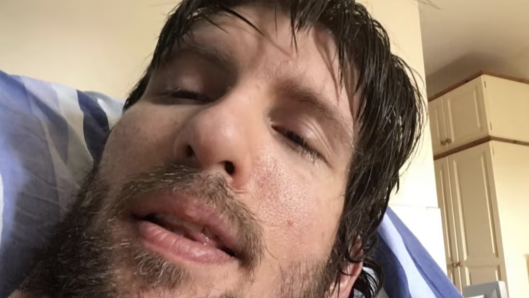 美国妻子和护工明目张胆偷情，把残疾丈夫当摇钱树，被判奴役罪！