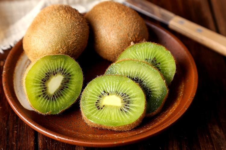 猕猴桃是奇异果吗有什么区别,猕猴桃叫奇异果