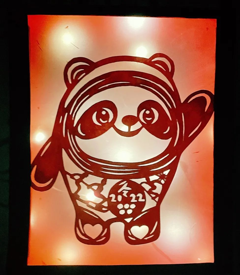 来吧~展示！谁能拒绝花灯版“冰墩墩”“雪容融”