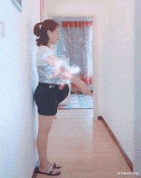 女生上学和出去玩的区别,女生在上课穿校服