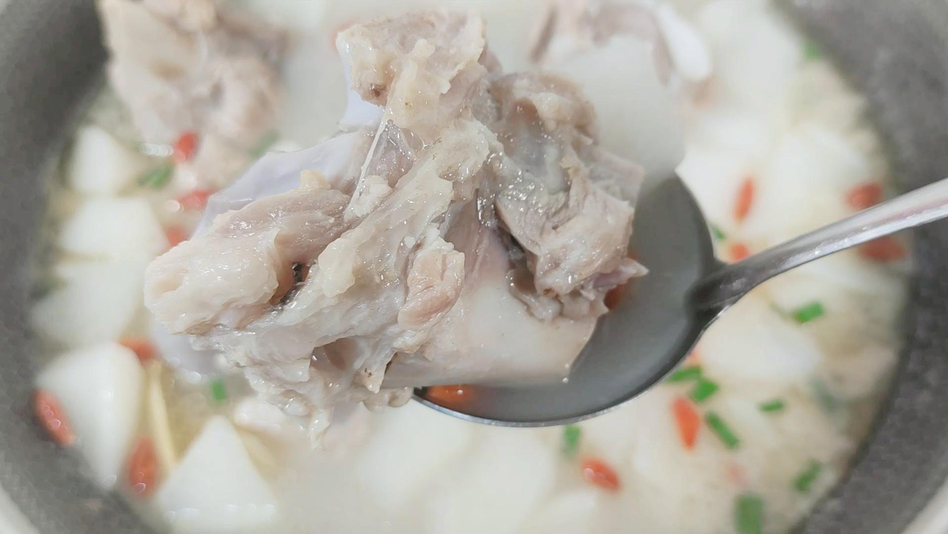 炖骨头汤牢记两放2不放的诀窍,炖大骨头汤的正确方法