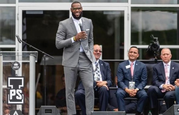 小皇帝拉杆扣篮,小皇帝快攻扣篮