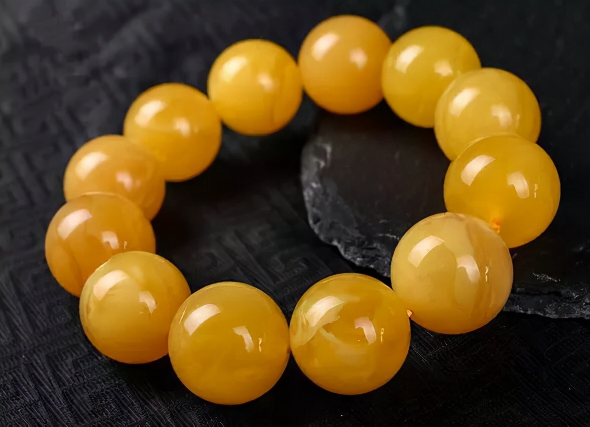 好的蜜蜡有什么特征,蜜蜡越黄越好还是越透明越好