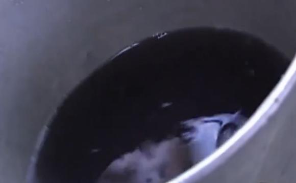 农村打井井水浑浊,打井现场井水怪异