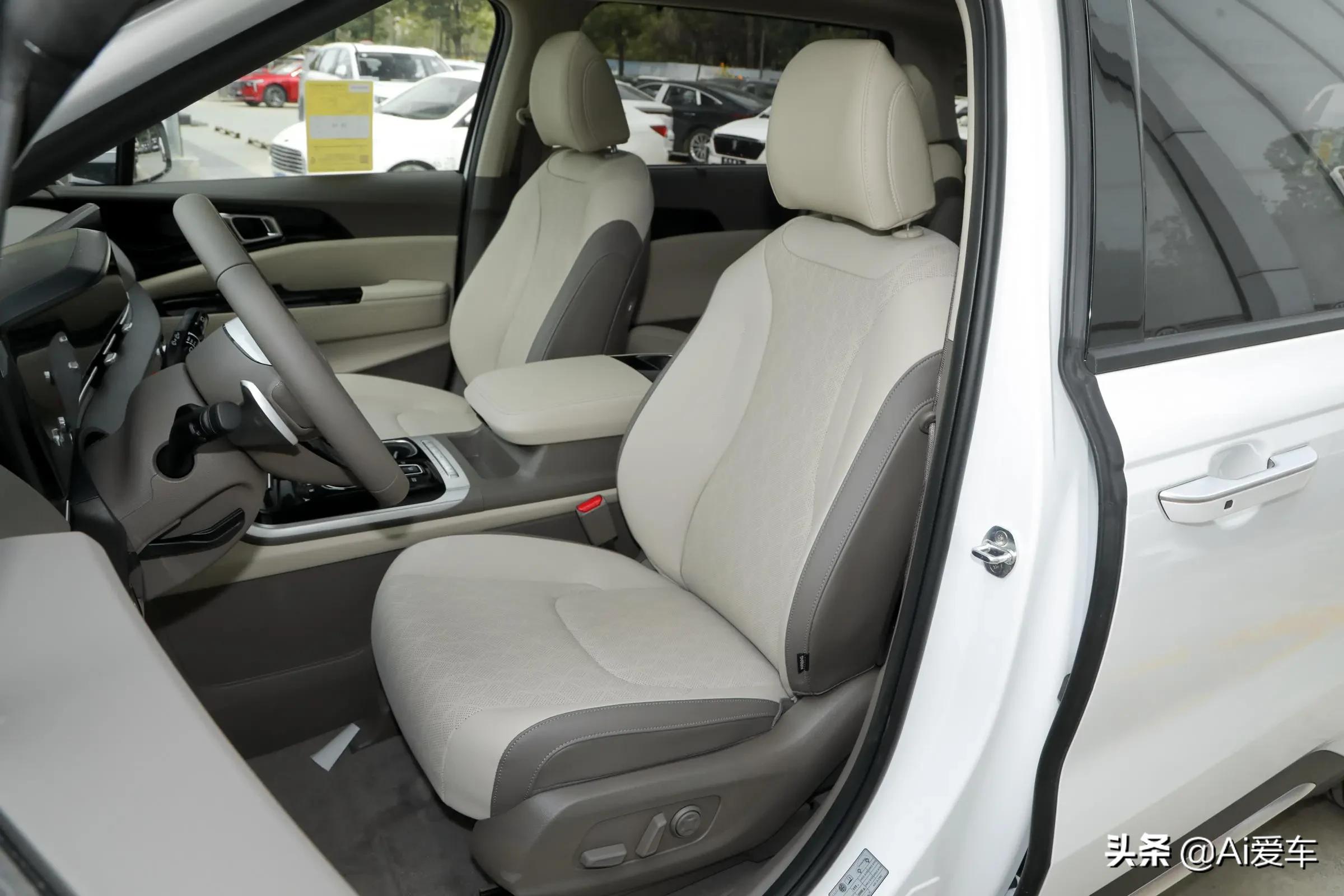 最新款起亚嘉华商务车操作,七座进口起亚嘉华商务车