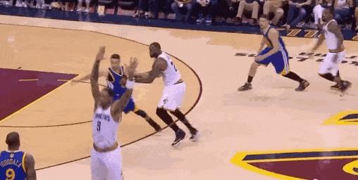 用一生来对抗傲慢与偏见，万字长文记录库里的乔丹精神