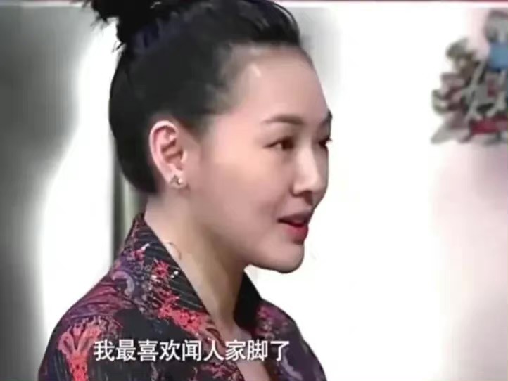 小S受大S牵连，黑历史被深扒，曾当众舔日本女星的脚