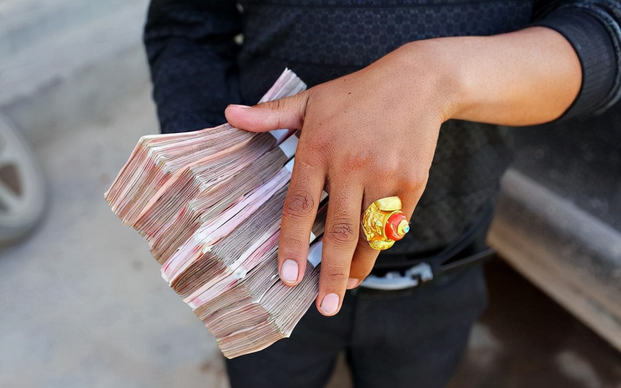 越南旅游需要带人民币吗,去越南旅游去哪里兑换纸币