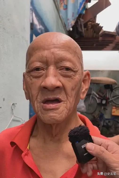 越南有位大爷从出生开始就浑身无毛，女友去世后他选择终身不娶