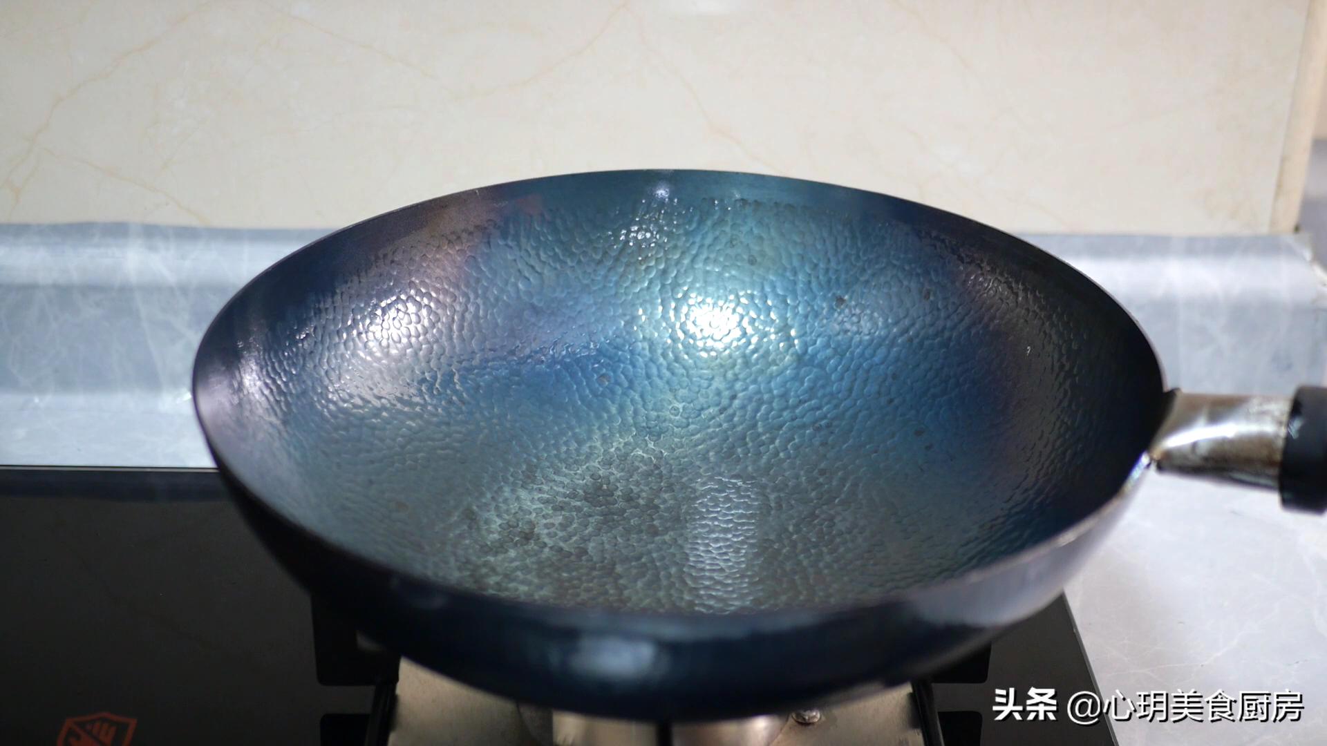 新铁锅别直接用,教你“开锅养锅”,不沾不锈寿命长,越用越顺手