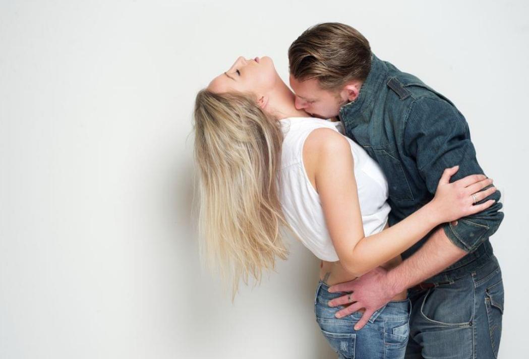 一位单身女青年的疑问：同房时，男人尿尿和射精会同时发生吗？