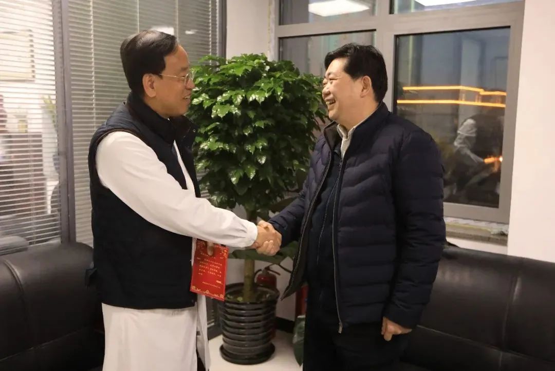 县四大家领导开展春节走访慰问,春节前乡党委政府领导慰问群众