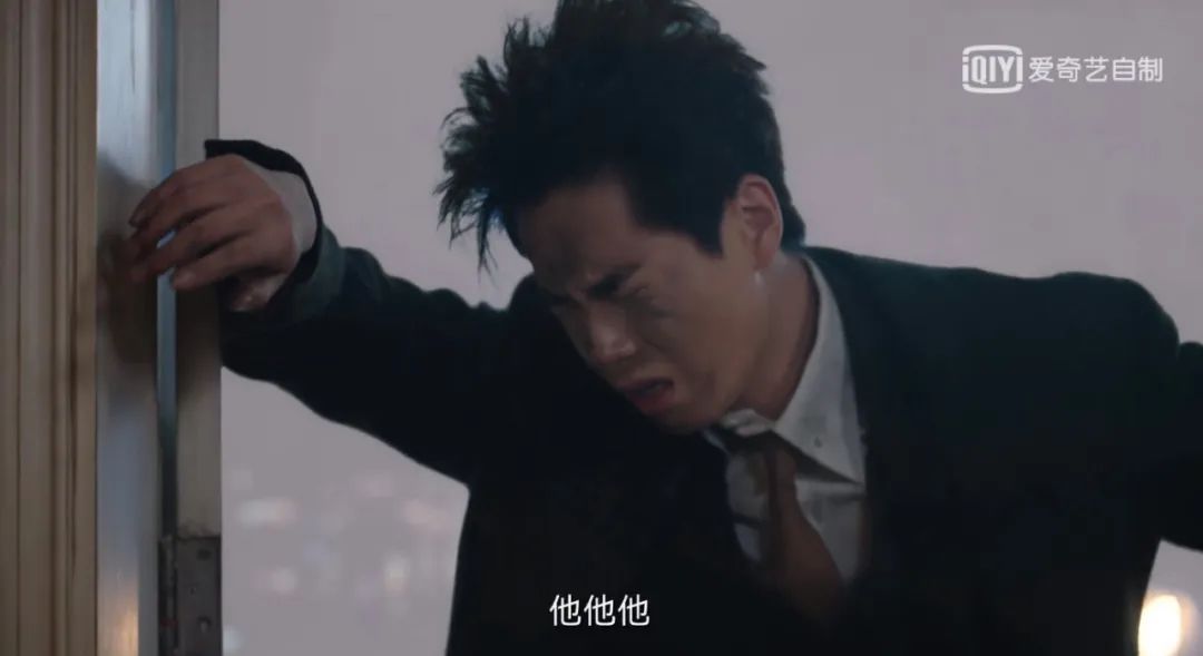 敢问这位男演员是沉浸在民国剧中无法自拔了吗?