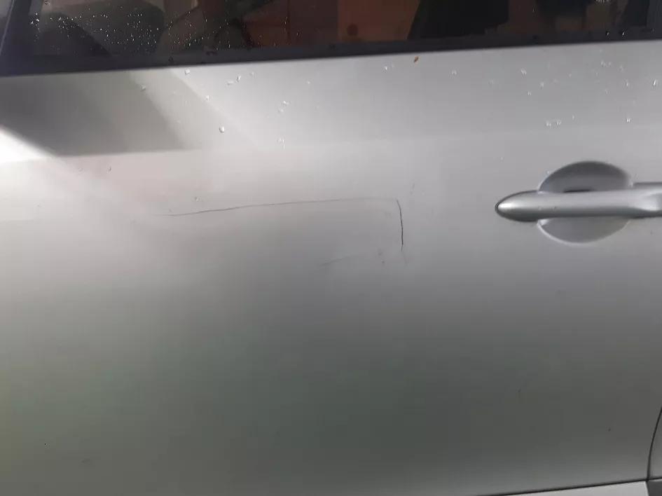 车停路边上被刮伤怎么处理,车停路边被刮怎么理赔