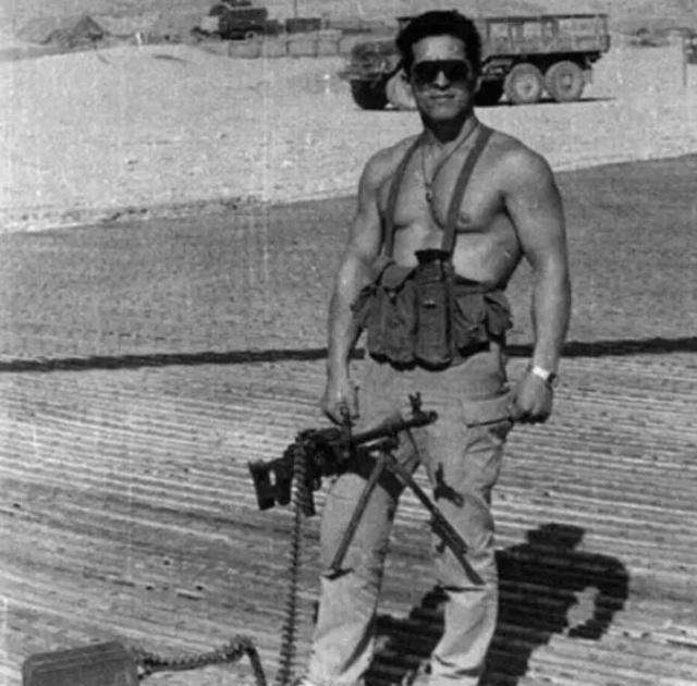 断腿不下战场，单挑百人抢回战友遗体，俄罗斯“平头哥”折服普京