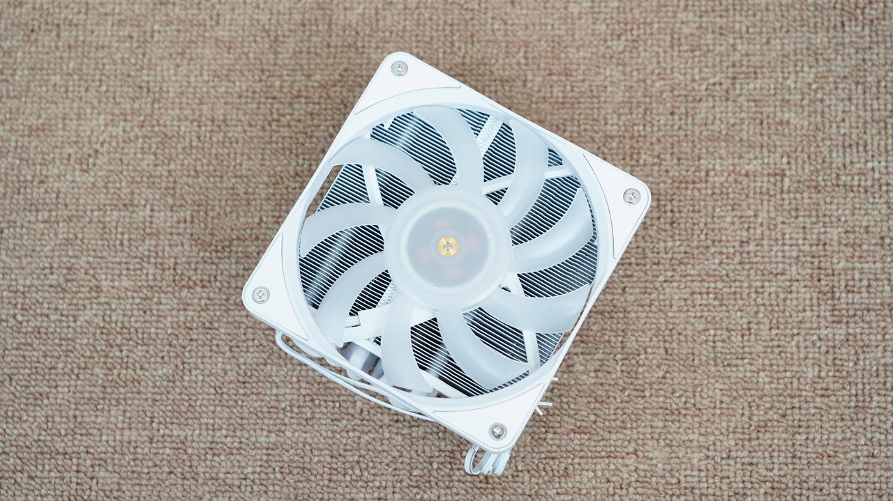 我骗媳妇说这是大号路由器，偷偷打造了一台高颜值ITX主机