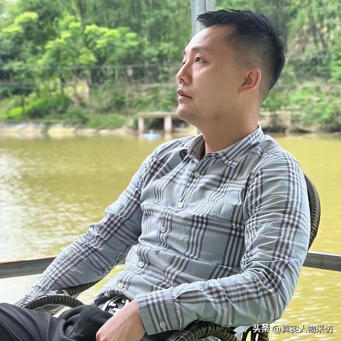 40岁养鸡一年能赚多少钱,养鸡1万只鸡一年赚50万