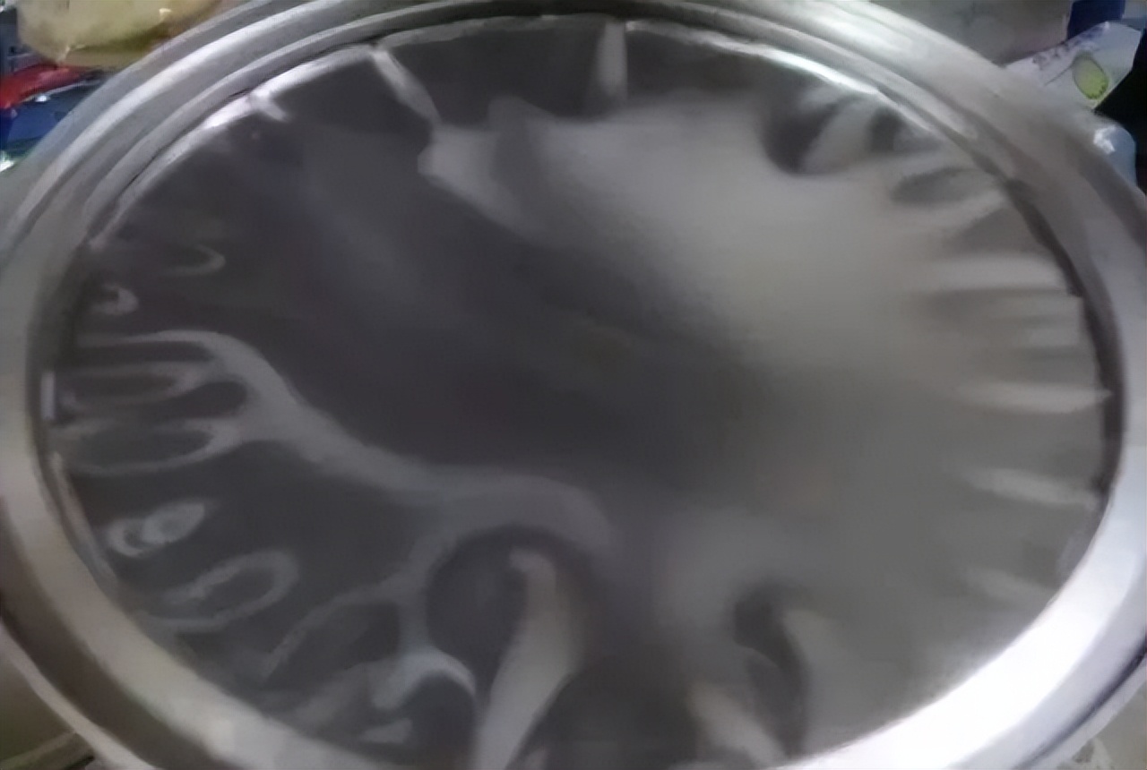 宝宝奶粉挂壁现象怎么回事,奶粉铝膜凸起到底怎么回事