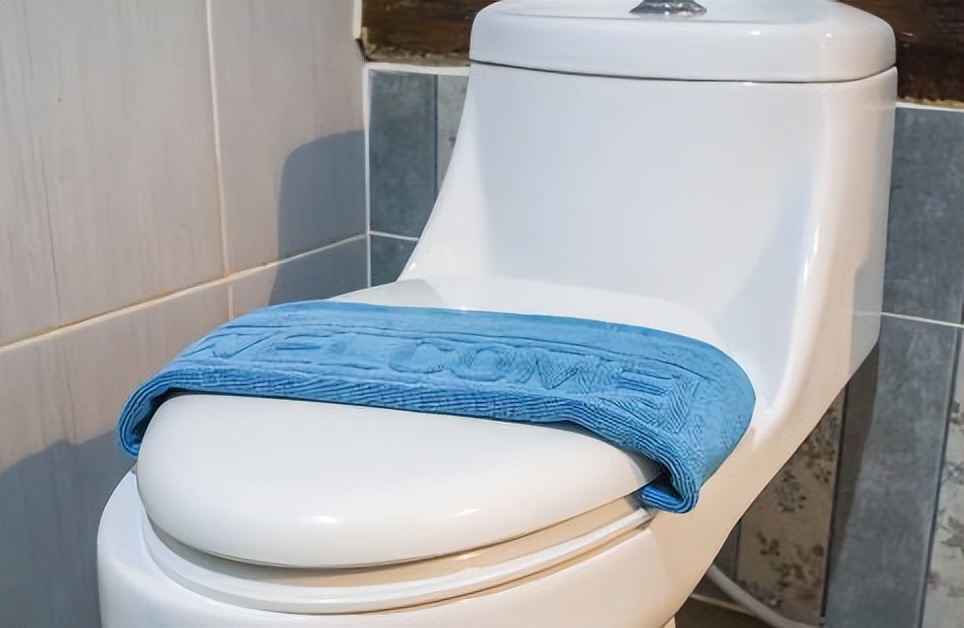 女性小便后,有必要用纸巾擦一擦吗?公共厕所的纸巾不要随便用