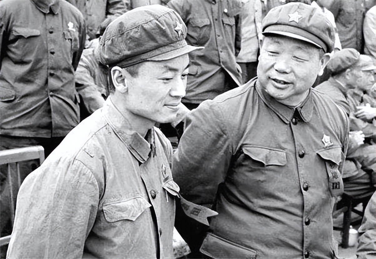 开国上将*锡联陈**:妻子是大将妻妹,小儿子北大毕业,授衔中将