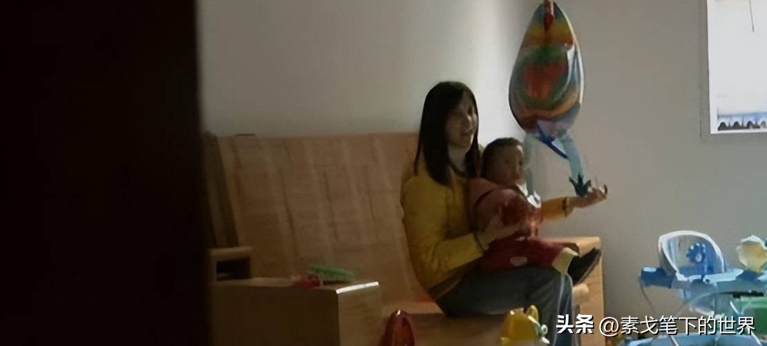 男子捡400只流浪狗,四川男子从路边捡来黑狗完整版