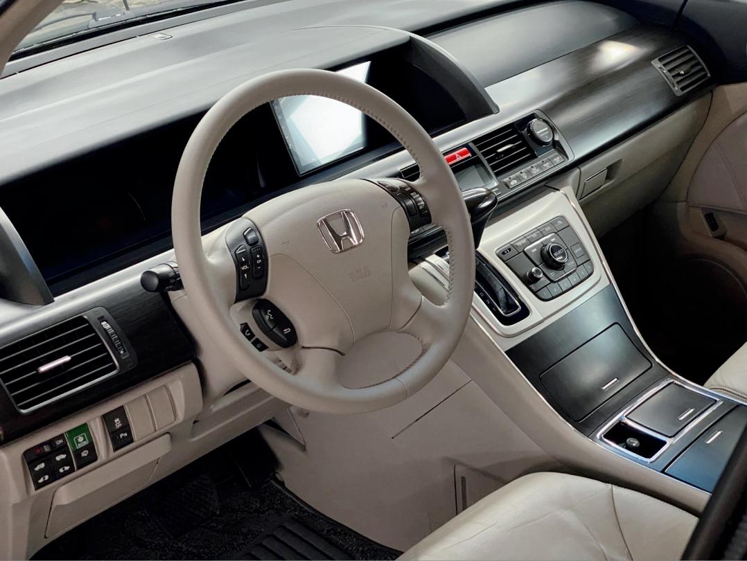 老款艾力绅二手车修复,老车翻新艾力绅