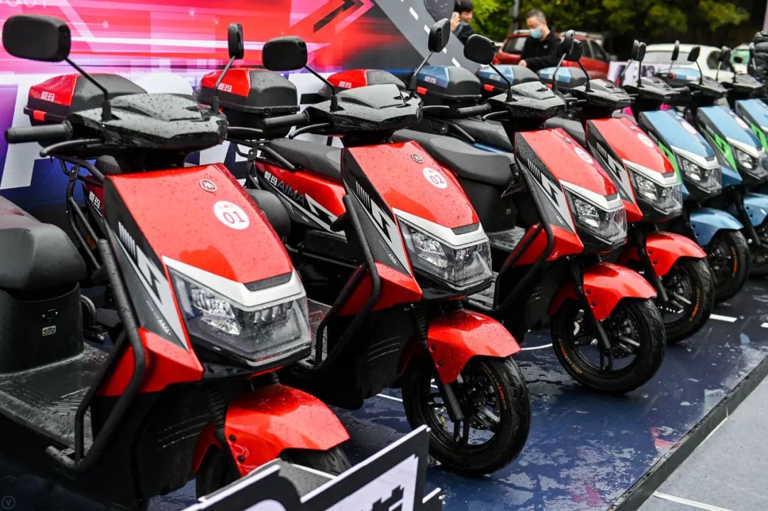 跑得最快可上绿牌雅迪推荐,跑得快的雅迪