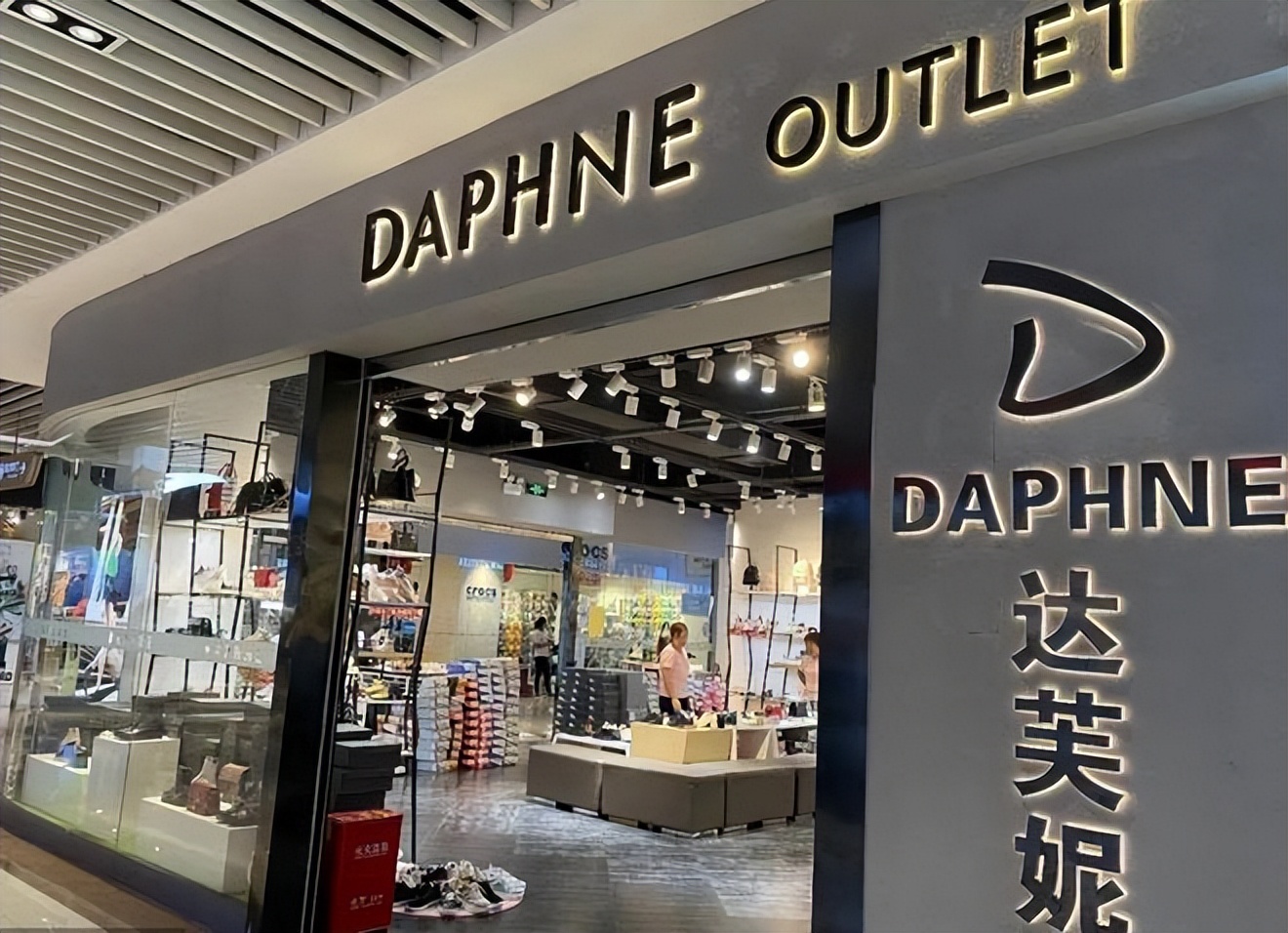 这届女生,不再为高跟鞋买单?