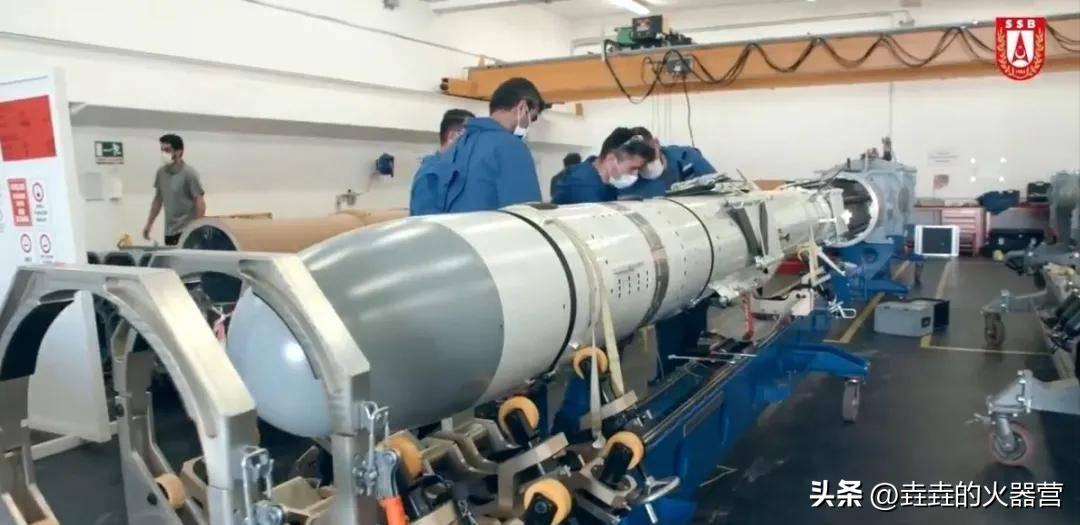 土耳其导弹舰超级战舰,土耳其新型单兵反坦克导弹