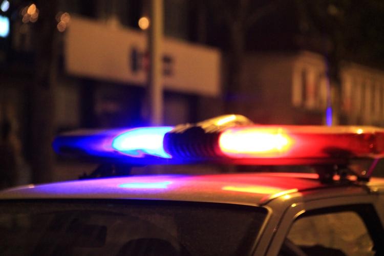 2014年，54岁老汉跳楼却砸死路人，警方调查发现其为17年前在逃犯