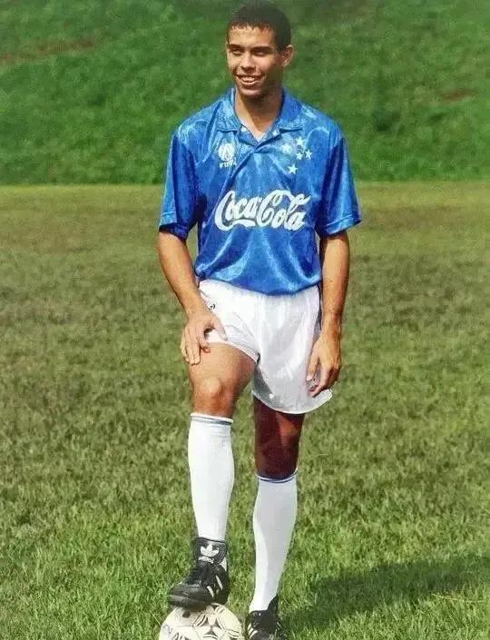 足球人物志小罗,足球运动员大罗