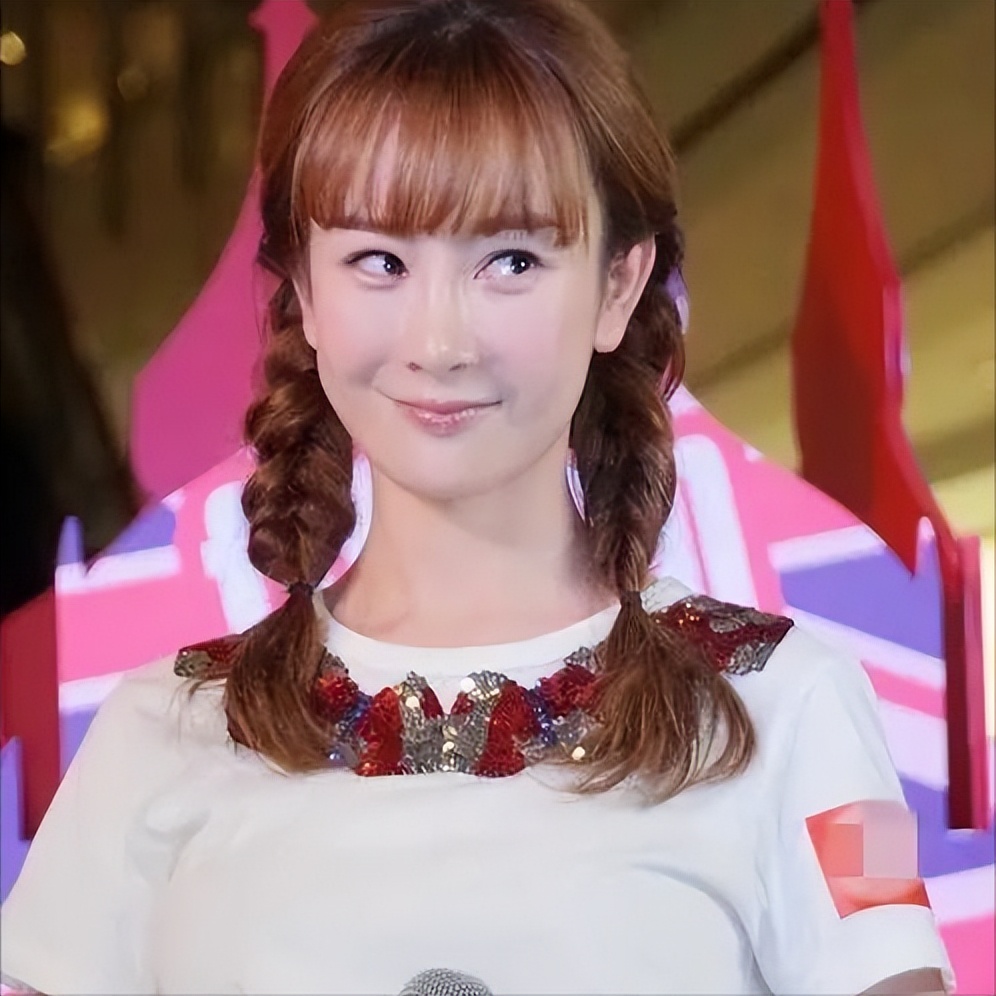 过气演员的窘况:县城忙走穴、直播用怪招,晚节不保,何必呢?