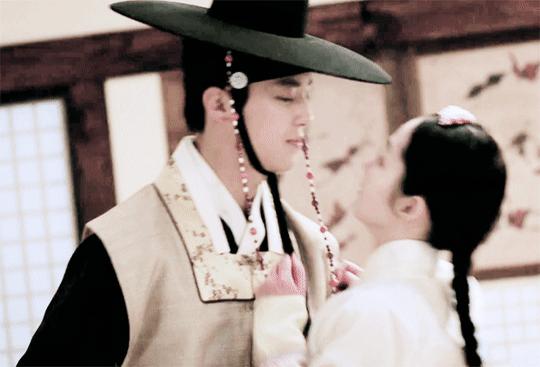 害羞预警！韩国女演员吻戏匠人非她莫属