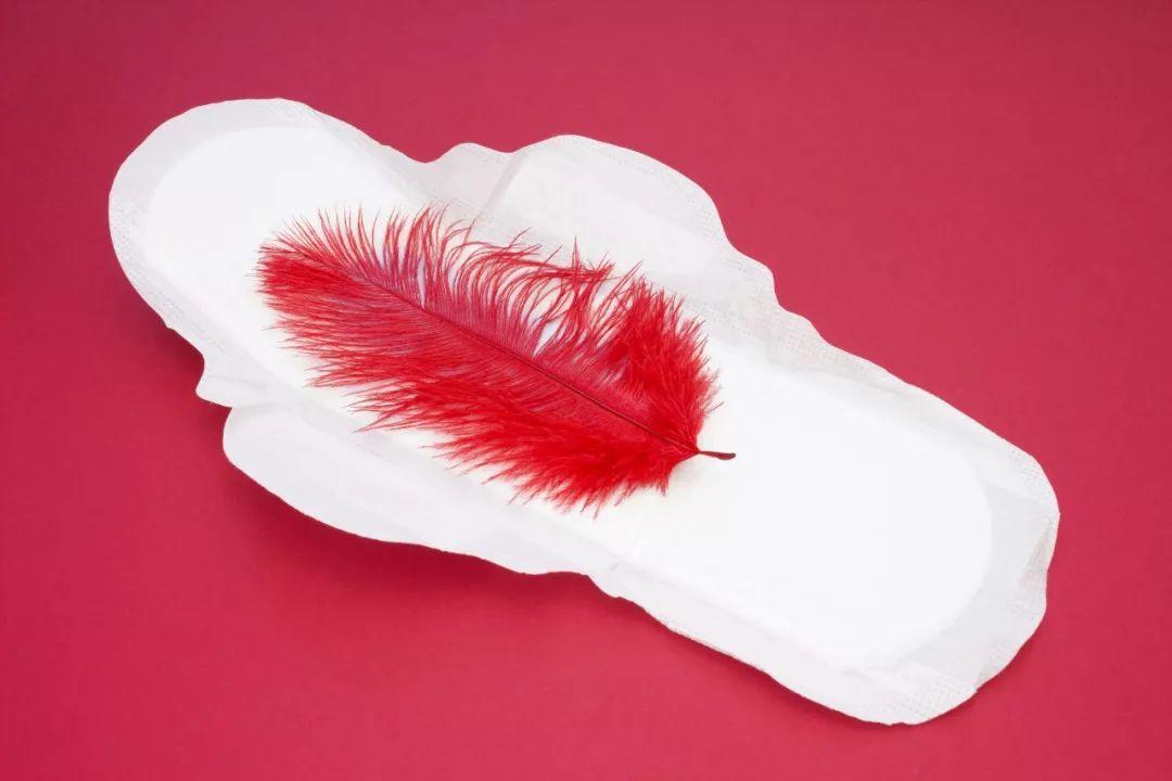 女孩第一次例假在几岁,女孩初次例假在多大年龄