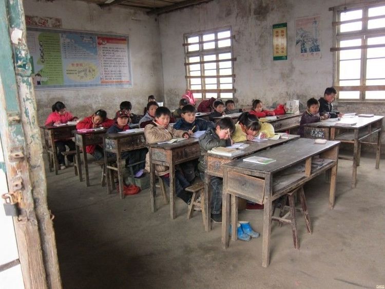 纪念初中毕业五十周年谢老师教育赞母校巨变