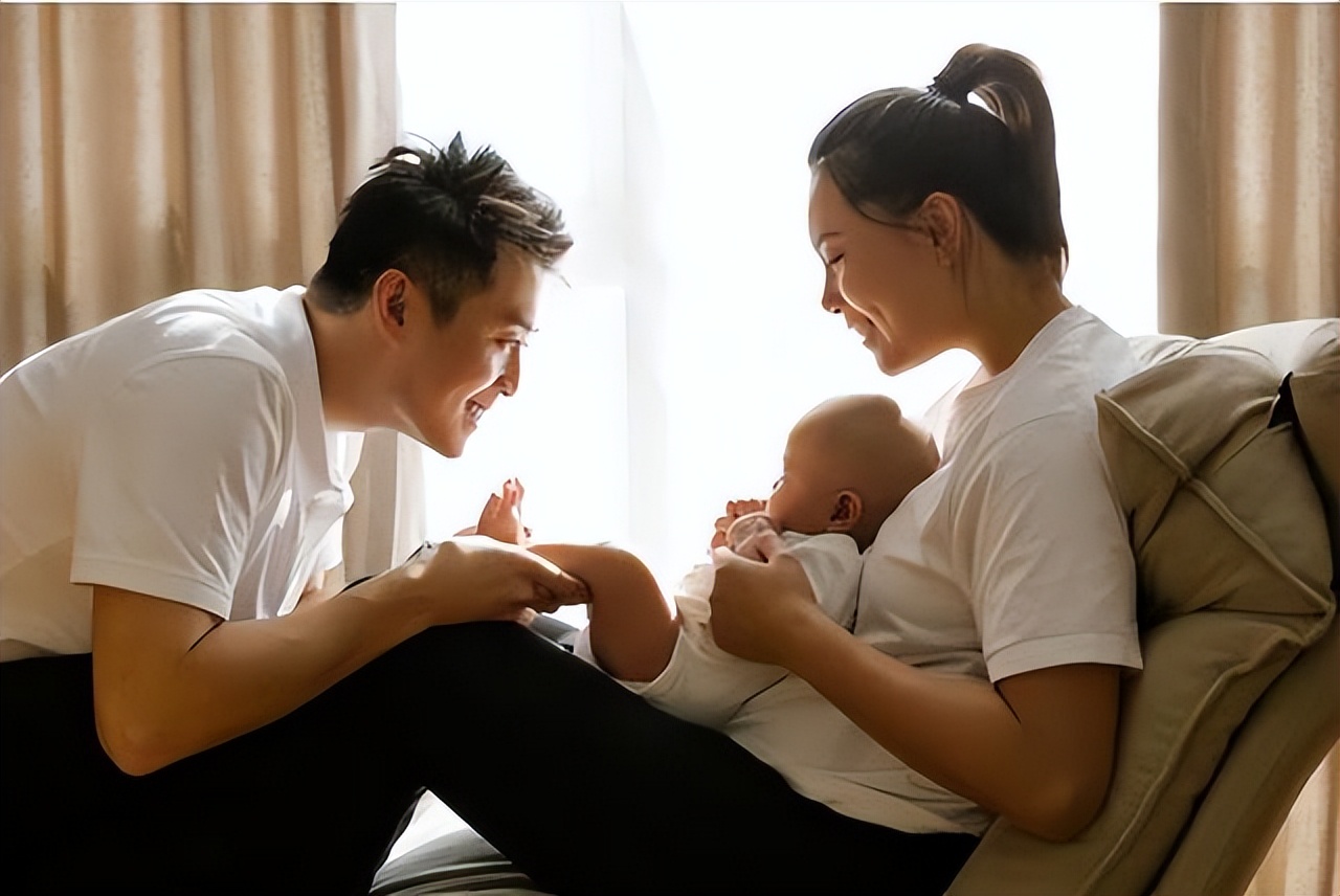 有排面！女排世界冠军为儿子庆祝周岁现场奢华，全家福都是高颜值