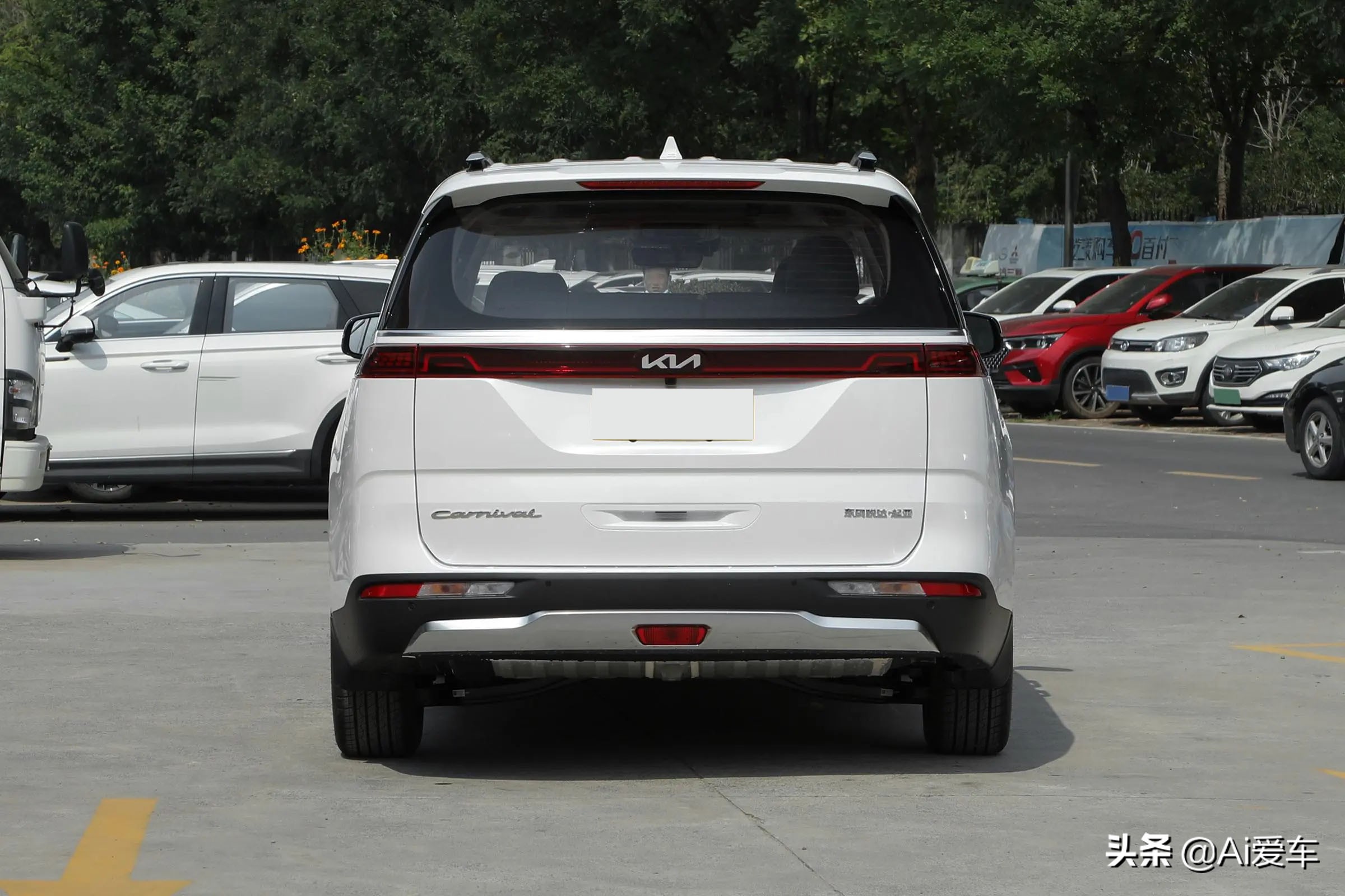 最新款起亚嘉华商务车操作,七座进口起亚嘉华商务车